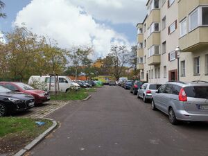 Street side parking 05.jpg