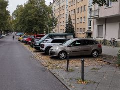 Street side parking 02.jpg